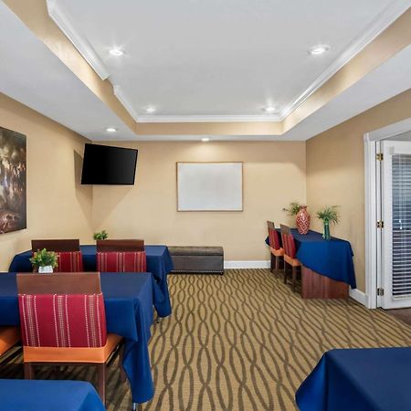 Quality Suites Irving-Las Colinas Exterior foto