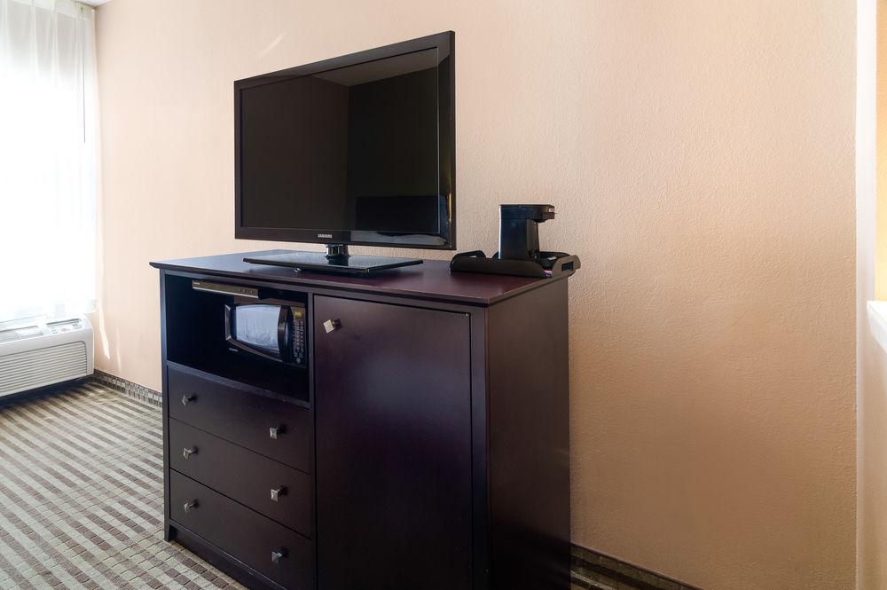 Quality Suites Irving-Las Colinas Exterior foto