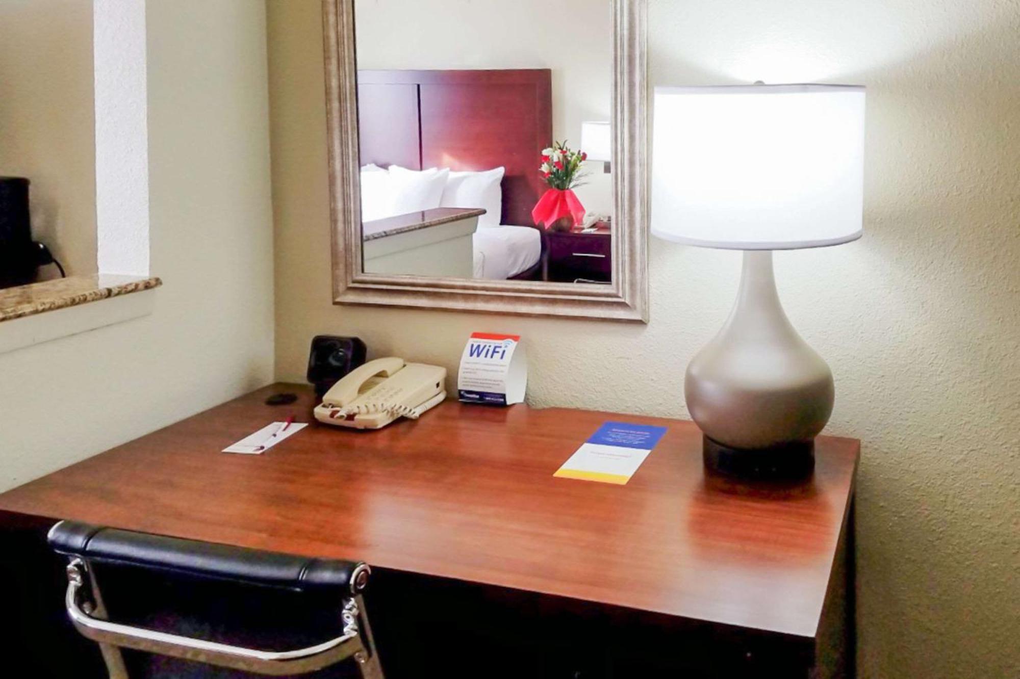 Quality Suites Irving-Las Colinas Exterior foto