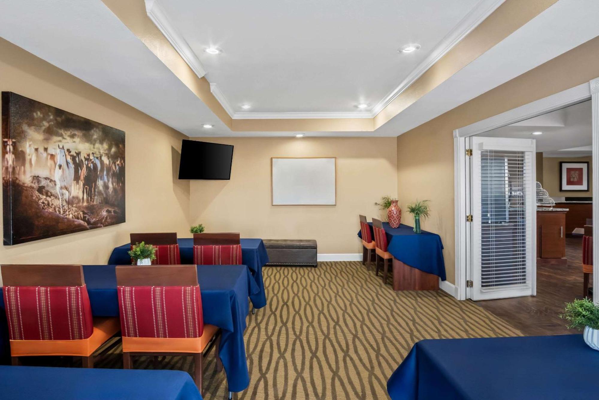 Quality Suites Irving-Las Colinas Exterior foto