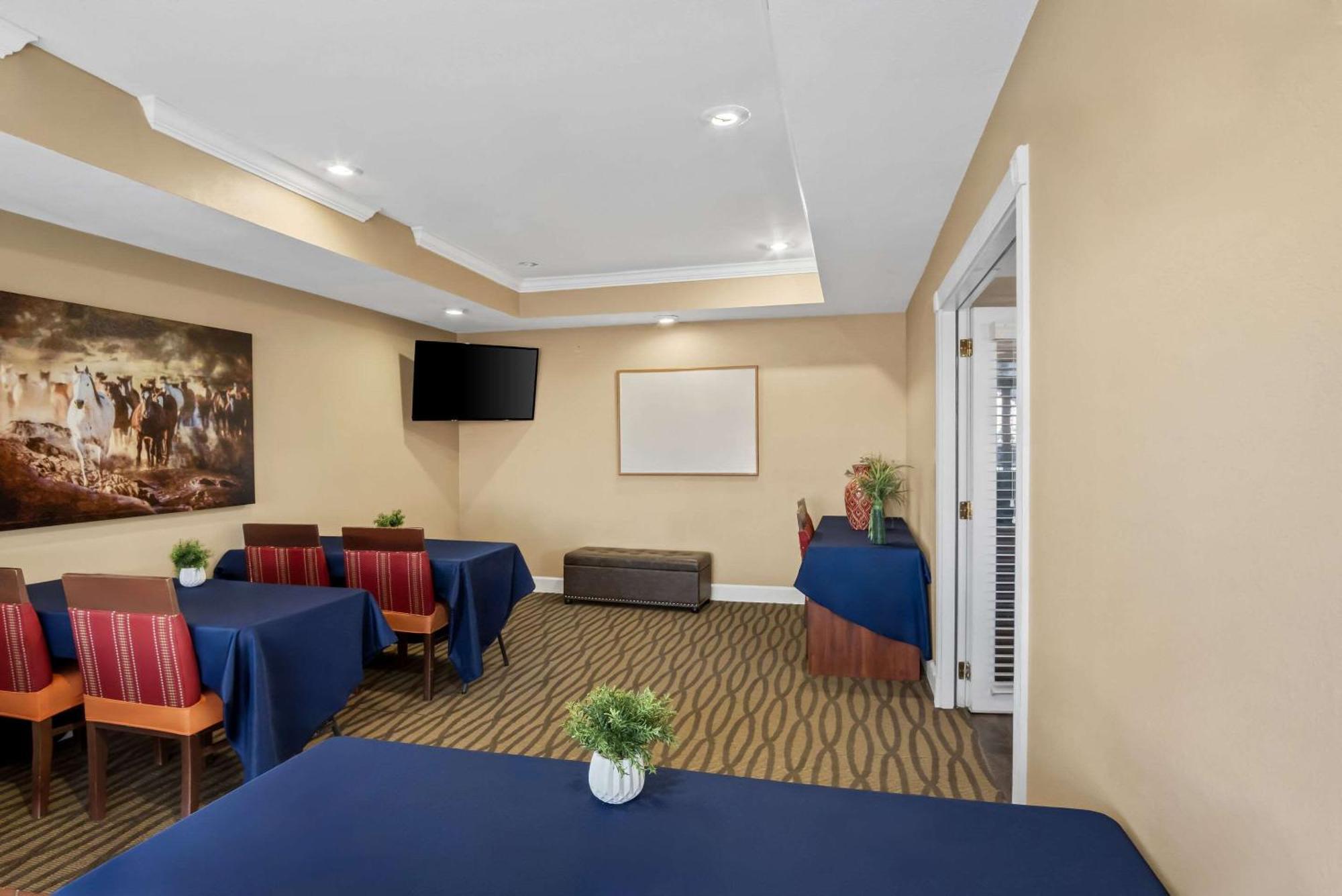 Quality Suites Irving-Las Colinas Exterior foto
